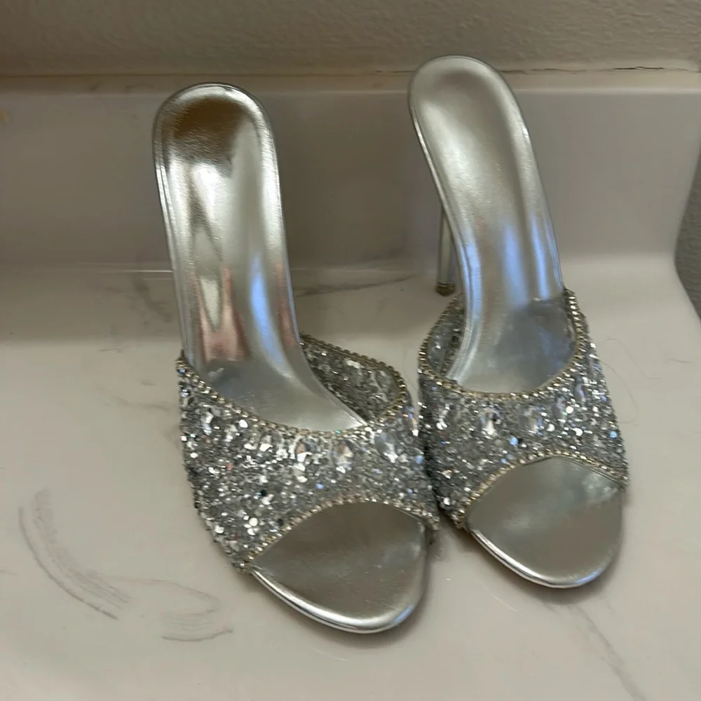 Embellished heels - Picture 2 of 4